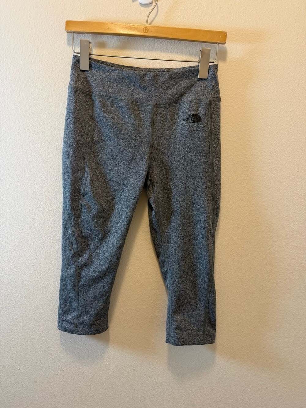 The North Face FlashDry Women's Gray Heather Crop Athletic Leggings Capri Pants